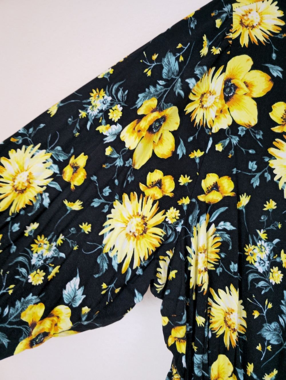 Torrid Black V‑Neck Dress w/Yellow Sunflowers Print. L Sleeve Cotton Midi. Sz 4X - Picture 6 of 9